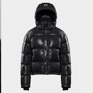 Aritzia super puff shorty hi-gloss jacket!